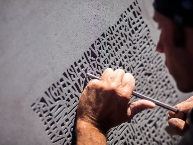 Tailleur de pierre Thierry Courtadon à Volvic