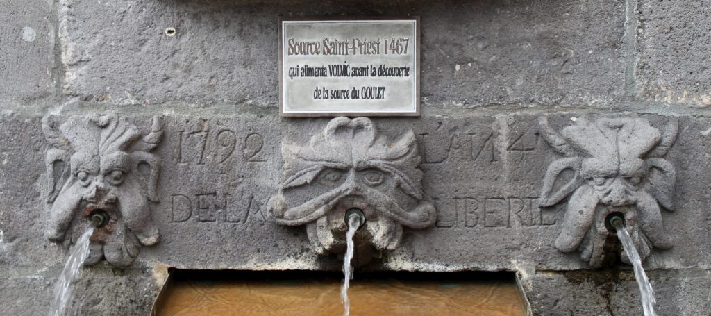 Fontaine source Saint-Priest à Volvic