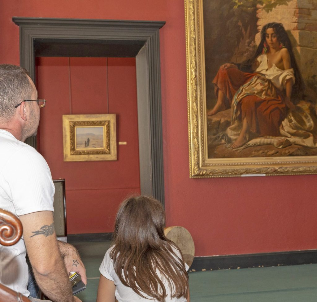 Du musée à la scène