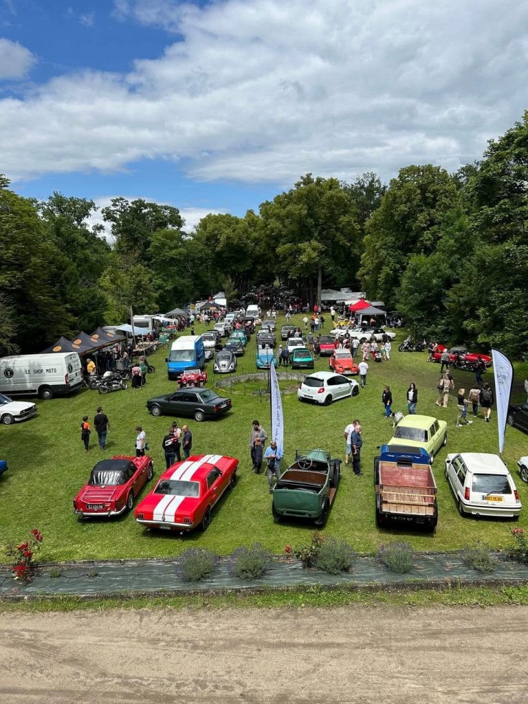 3e Rassemblement de Voitures Anciennes au Chateau de Clerlande