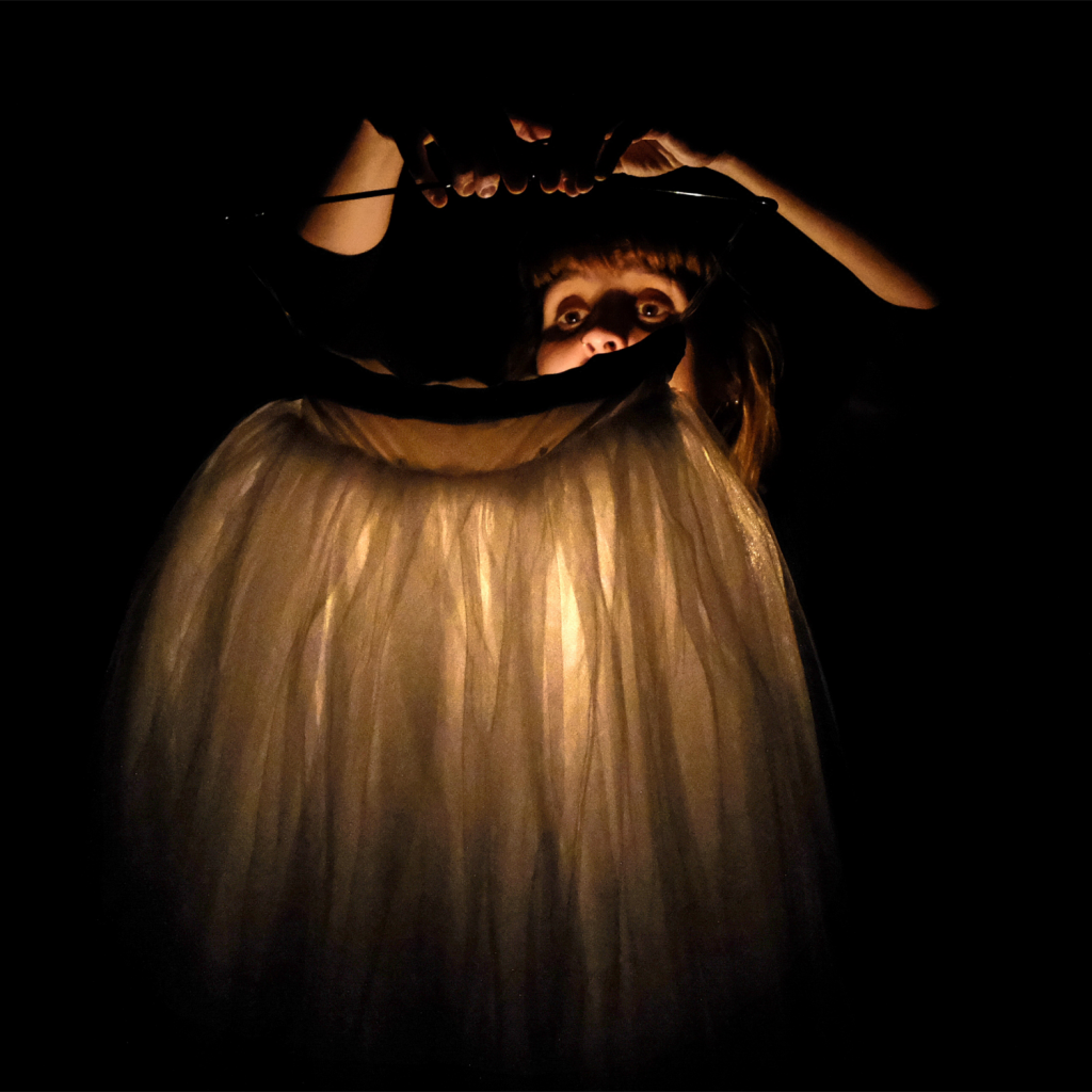 Théâtre de Châtel : La servante (solo pour une habilleuse)
