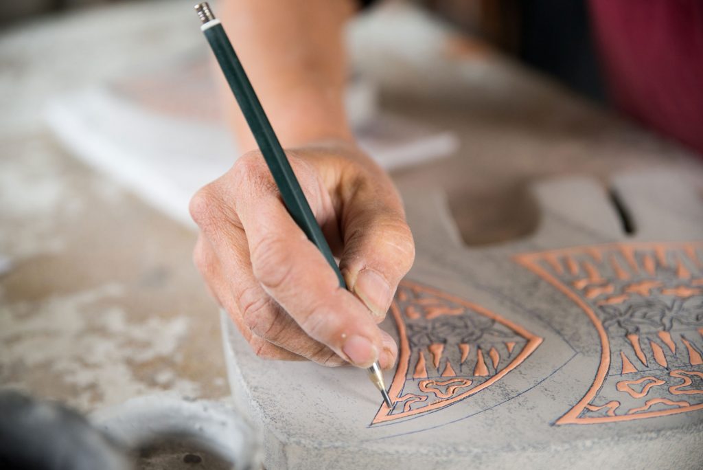 Artisanat Lave émaillée avec M.A. Delaire à Ennezat
