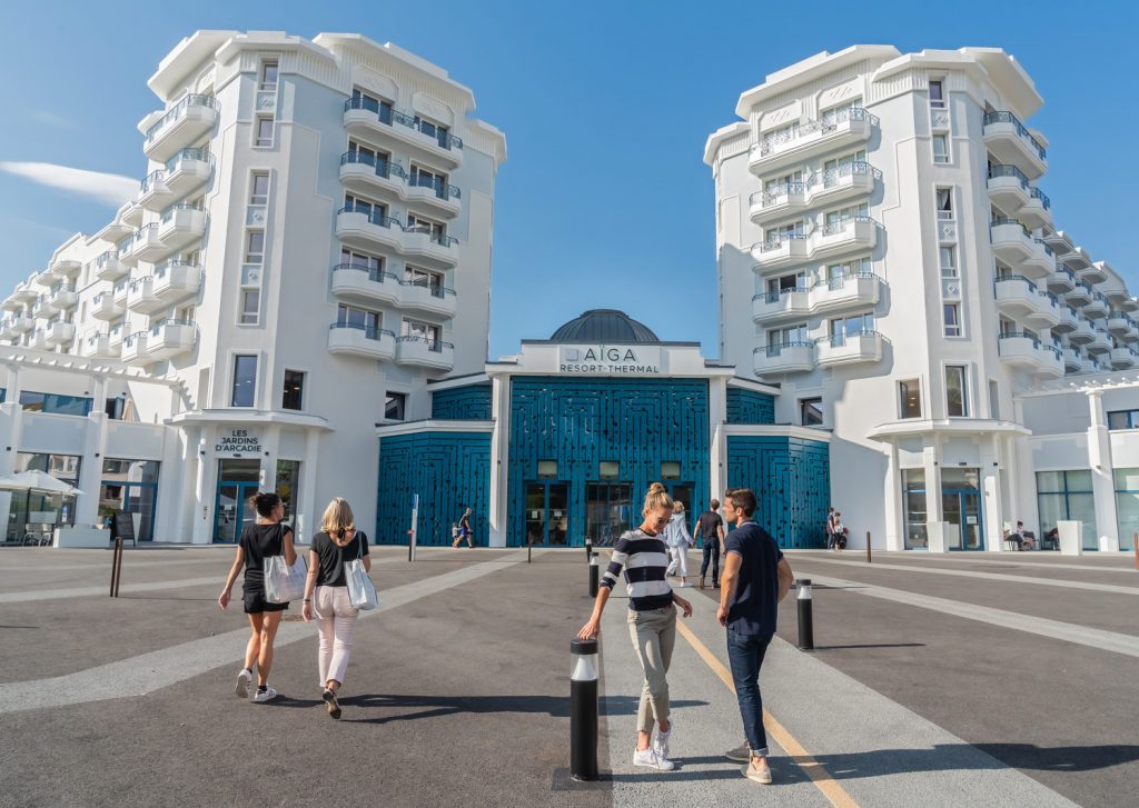 Façade de l'établissement thermal Aïga resort à Châtel-Guyon