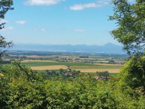 panorama sur la Chaîne des Puys depuis la butte de Montacon en Terra Volcana