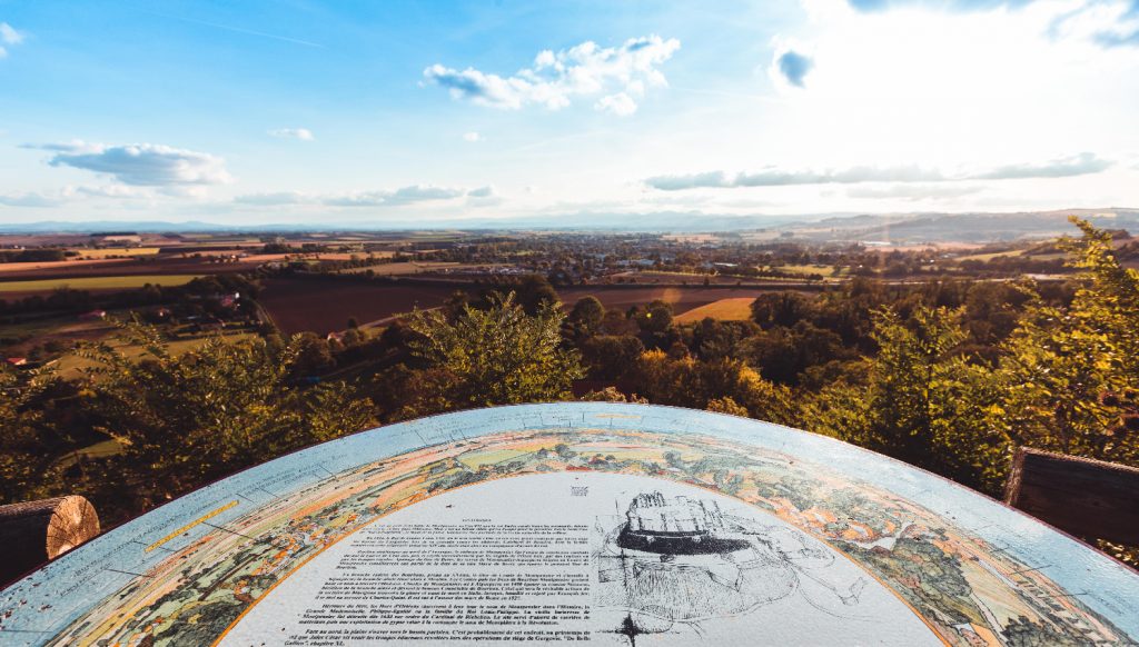 Vue sur la Limagne de la butte de Montpensier