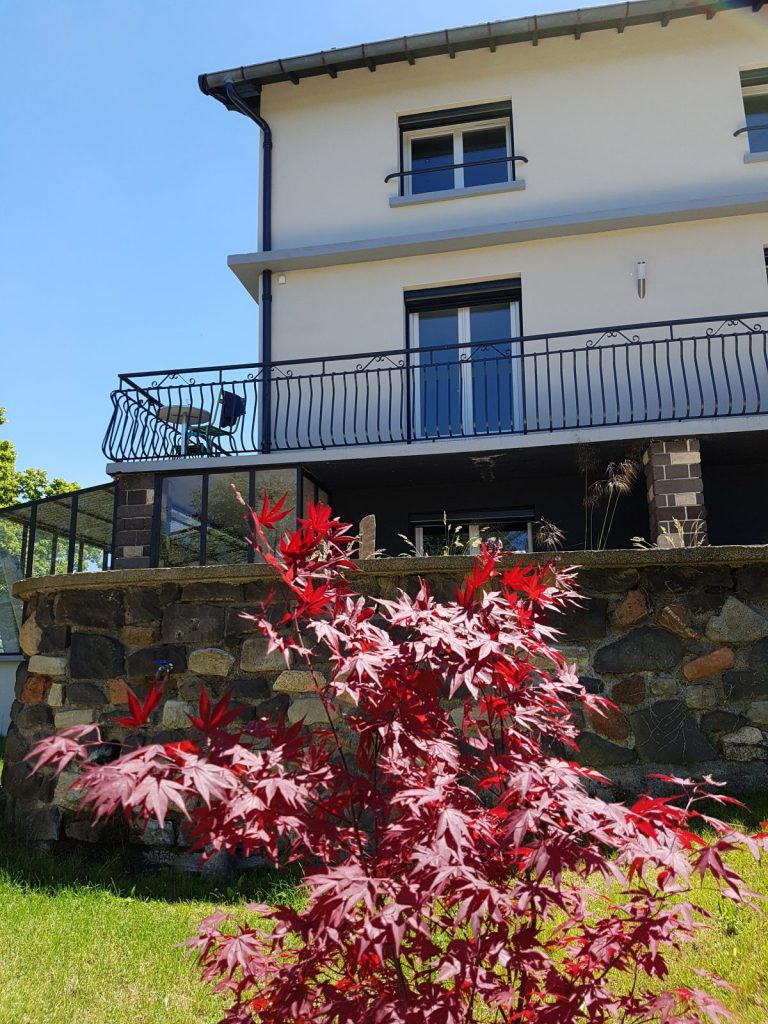 Hippolits-meublé Chatel Guyon-terrasse Aronde1.jpg