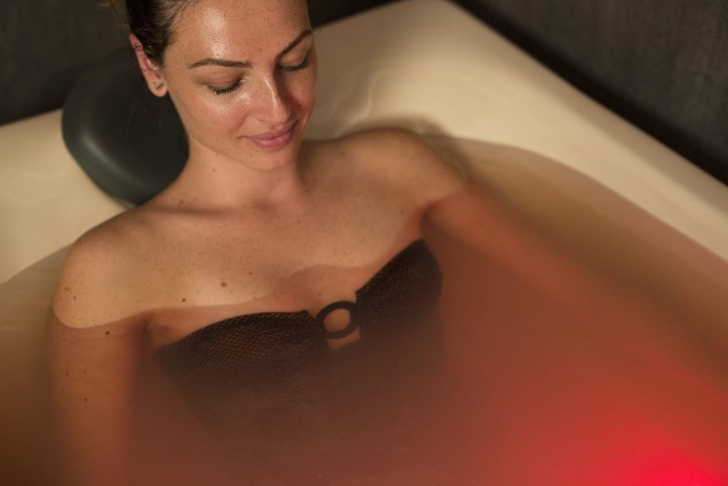 Bain relaxant avec chromathérapie