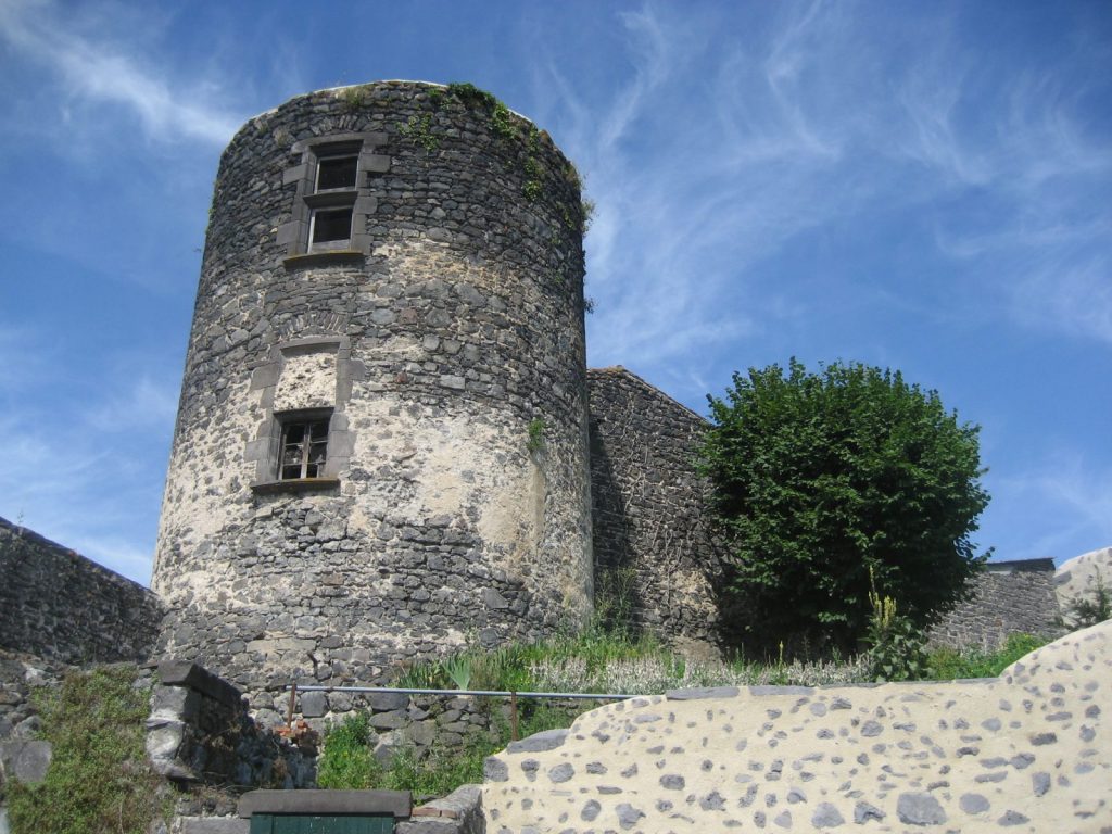 Tour du château à Marsat RLV