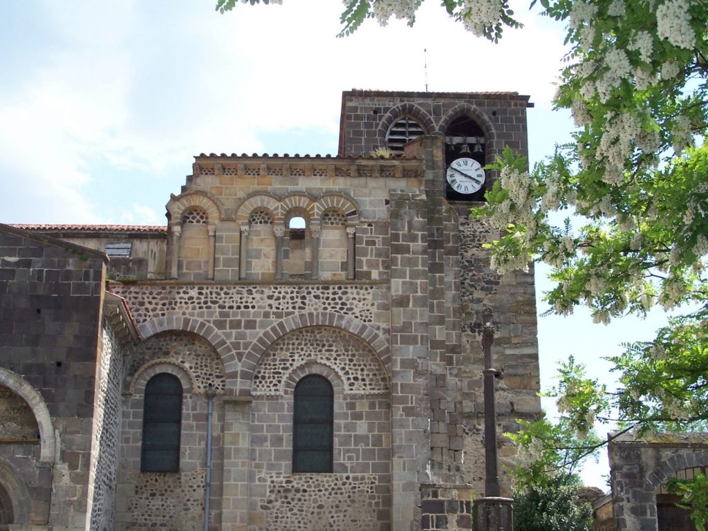 architecture extérieure abbaye – Mozac