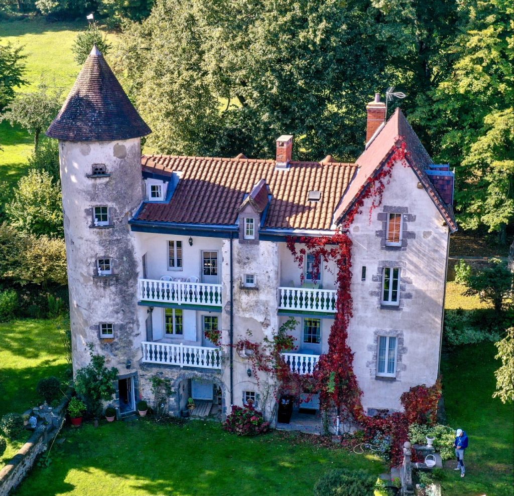 thumbnail_Gites Le Vieux Vinzelles Oct 2021 (2)_edited.jpg