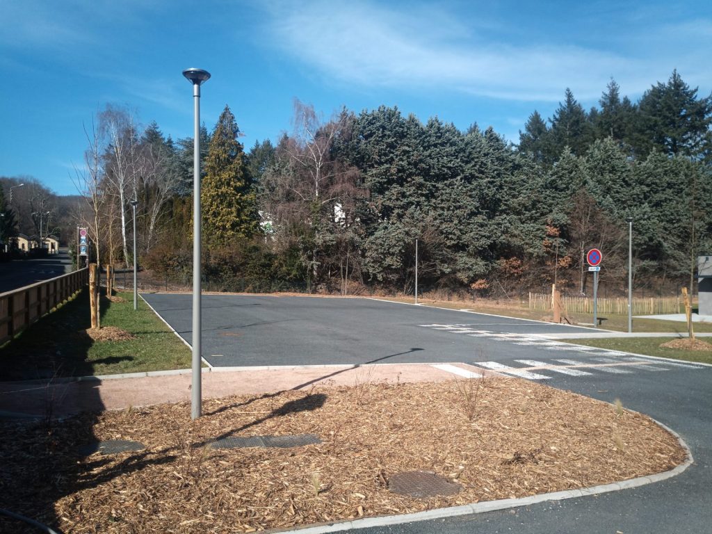 Parking privé 18 places avec borne de recharge