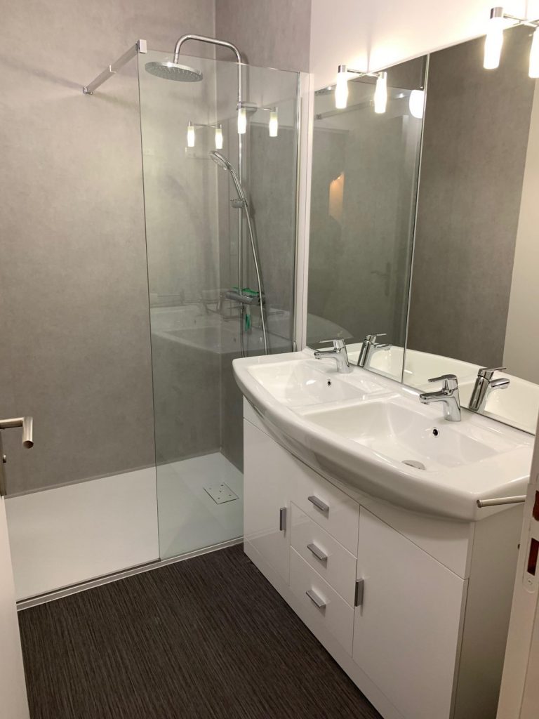 A03 salle de bain.JPG
