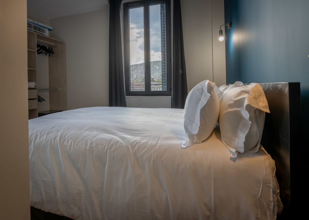 203 chambre vue coté.jpg