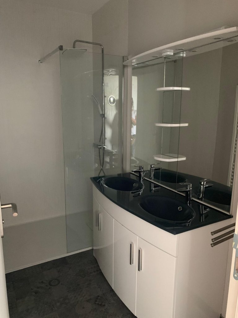 203 salle de bain.JPG