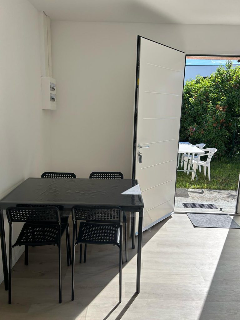 vu de la table de cuisine sur la terrasse Sancy.jpg