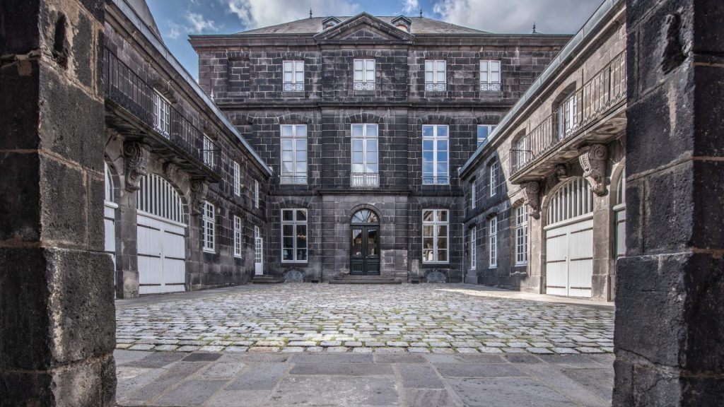 Découvrez les expositions « Le Mobilier-Bijou » et « Les larmes de joie » – Entrée gratuite