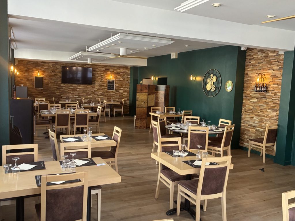 photo salle de restaurant (2).jpg