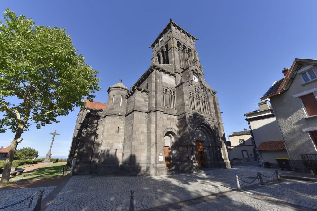 Église Saint-Priest à Volvic