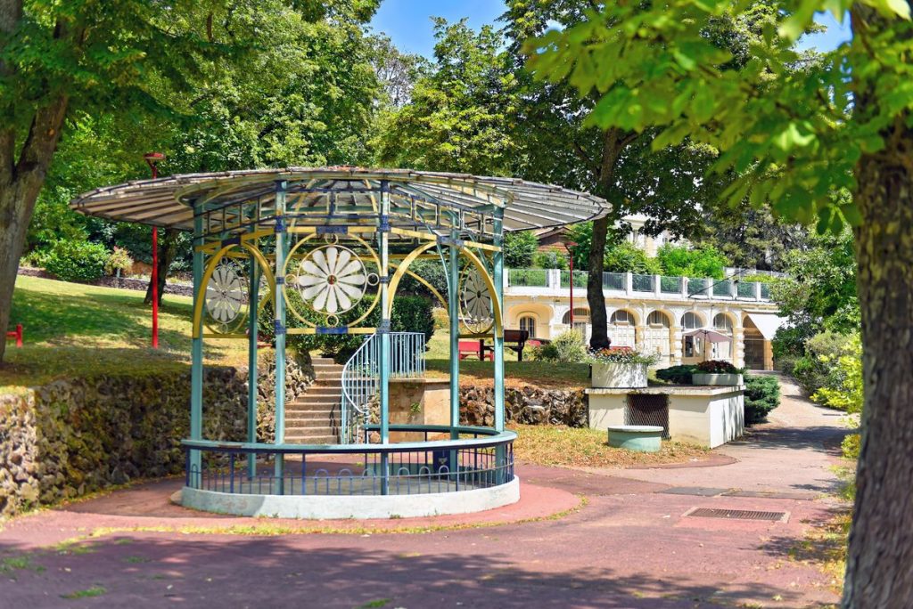 Kiosque au parc thermal de Châtel-Guyon