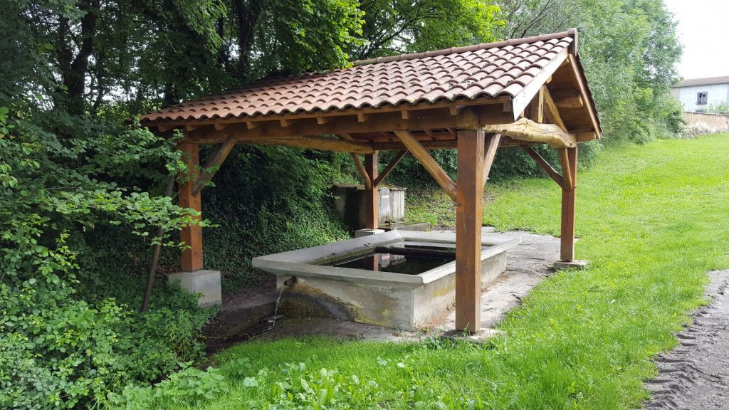 Lavoir cicruit du petit patrimoine Luzillat